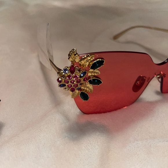 Authentic New Dolce and Gabbana Sunglasses - Picture 3 of 9